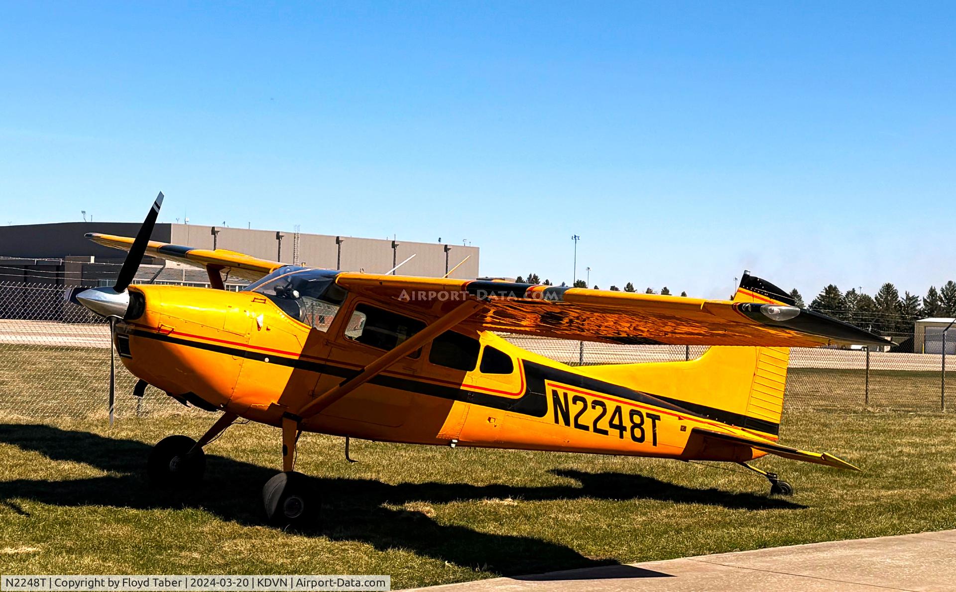 N2248T, 1968 Cessna A185E Skywagon 185 C/N 185-1406, At the north T hangars