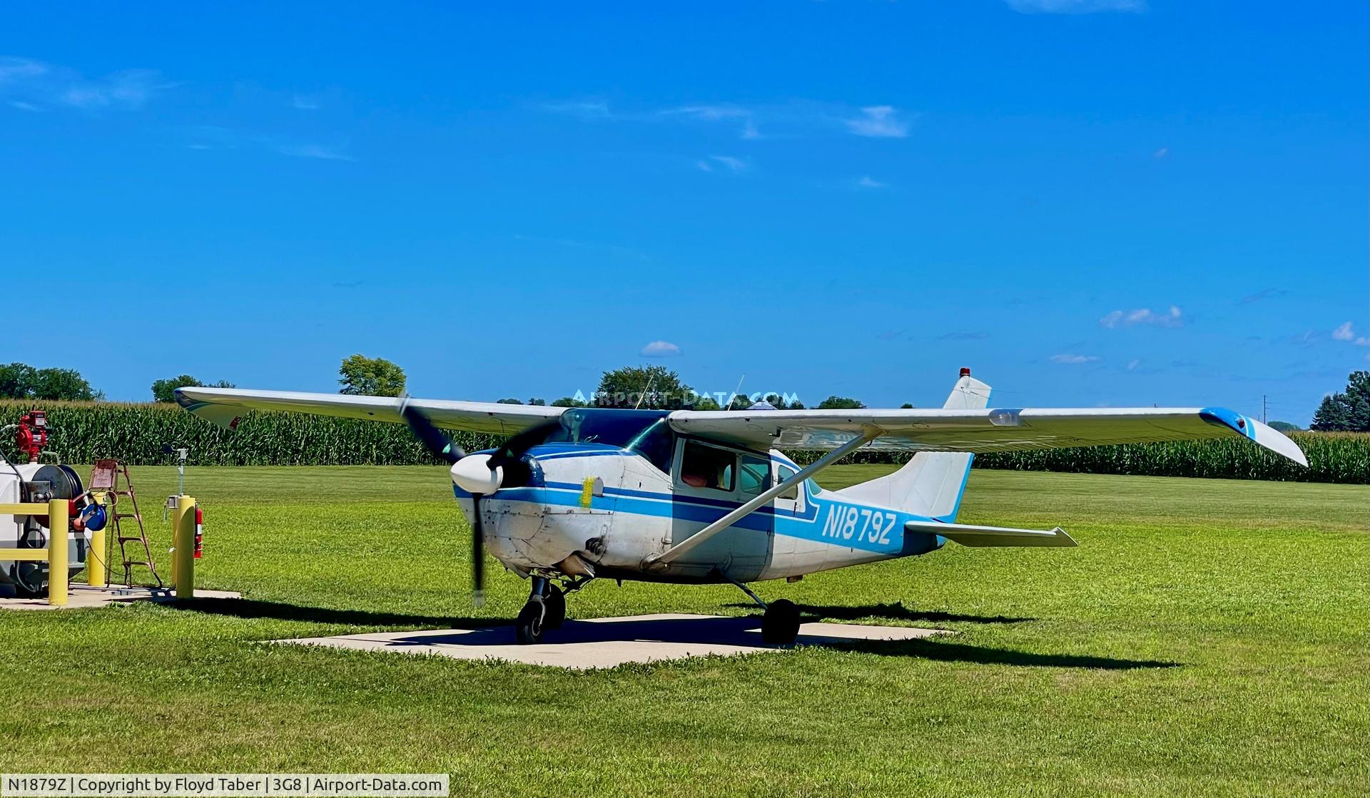N1879Z, 1962 Cessna 210-5A (205A) C/N 205-0079, Geneseo Airpark loading skydivers