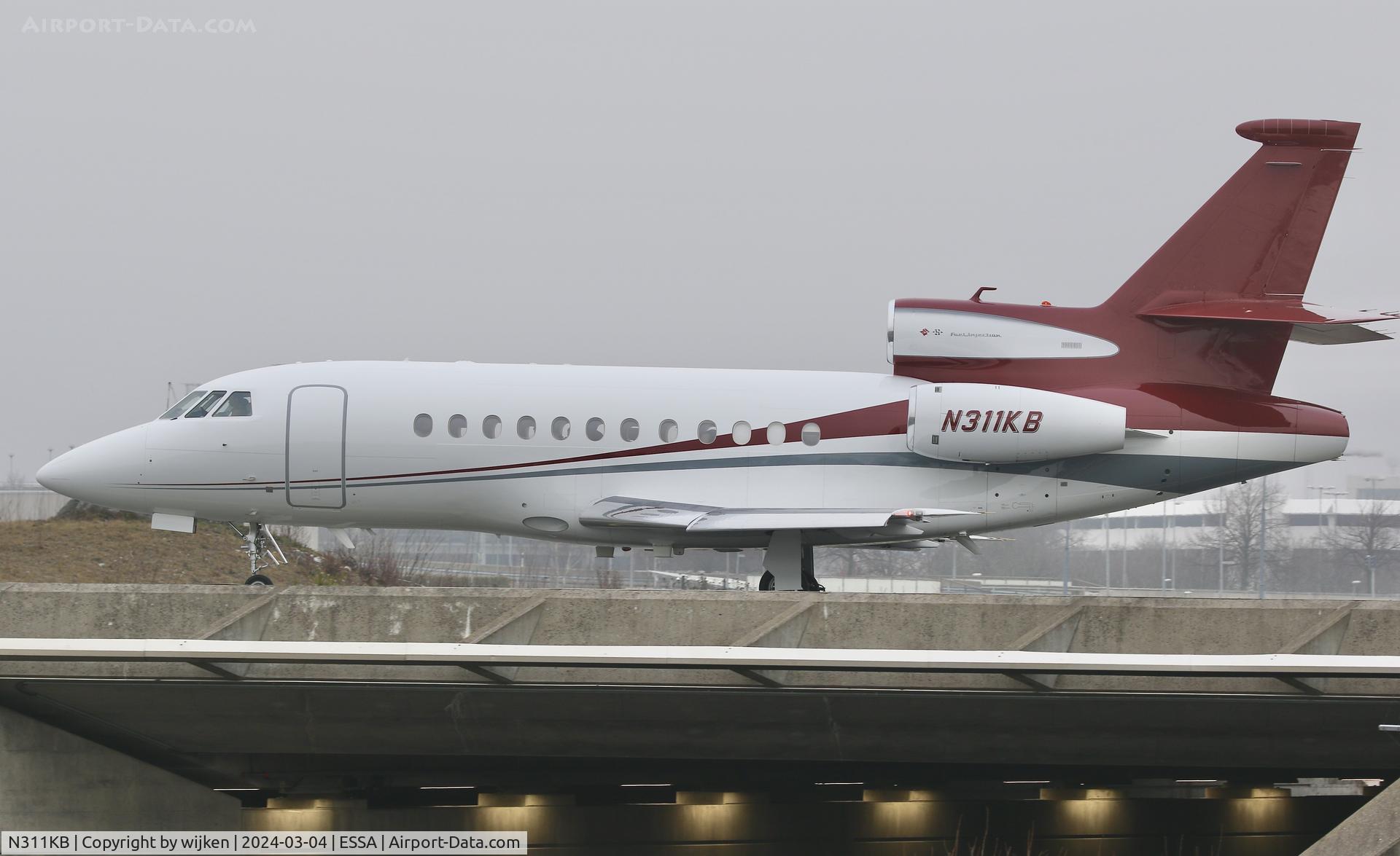 N311KB, 2004 Dassault 900EX C/N 135, TWY U