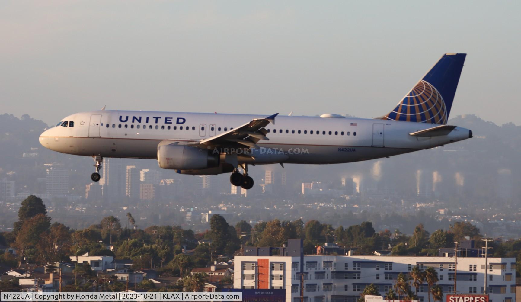 N422UA, 1995 Airbus A320-232 C/N 503, UAL A320 oc zx CYVR-LAX