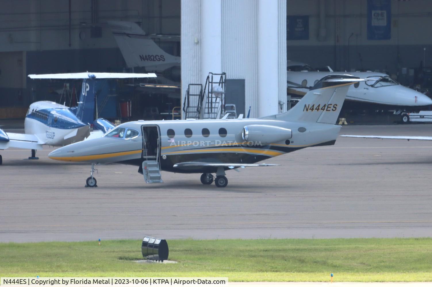 N444ES, 2004 Raytheon Premier 1 C/N RB-113, Premier 390 zx