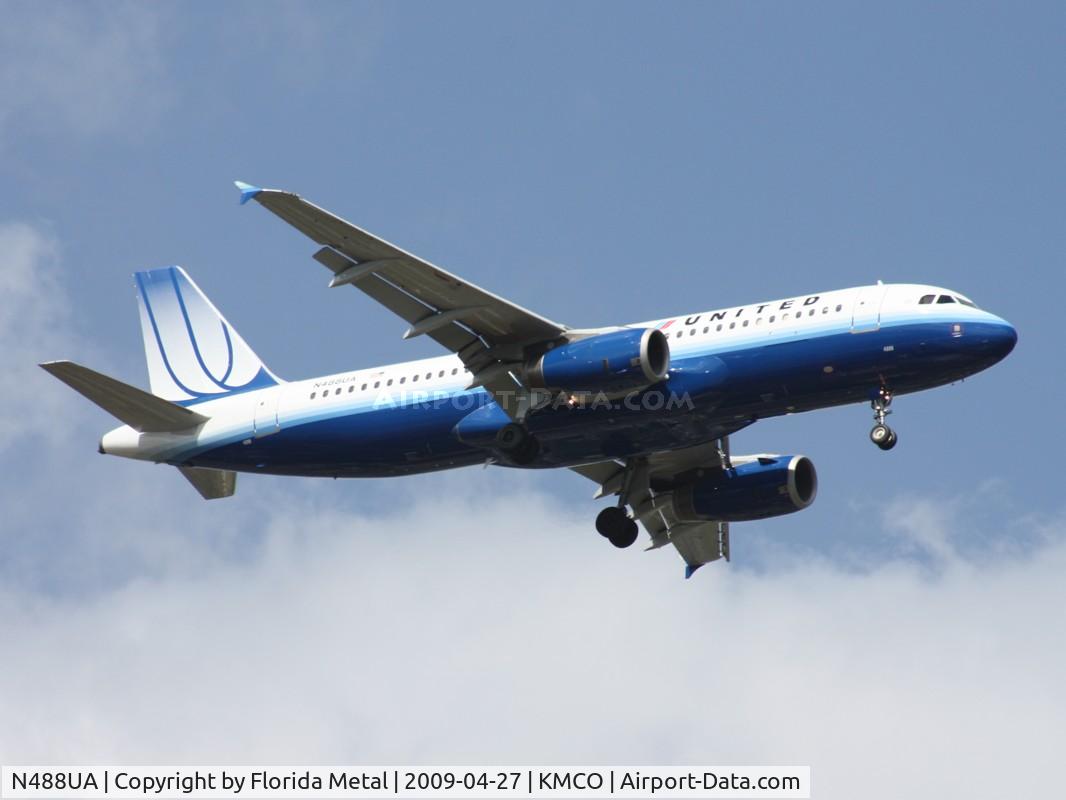 N488UA, 2001 Airbus A320-232 C/N 1680, MCO zx