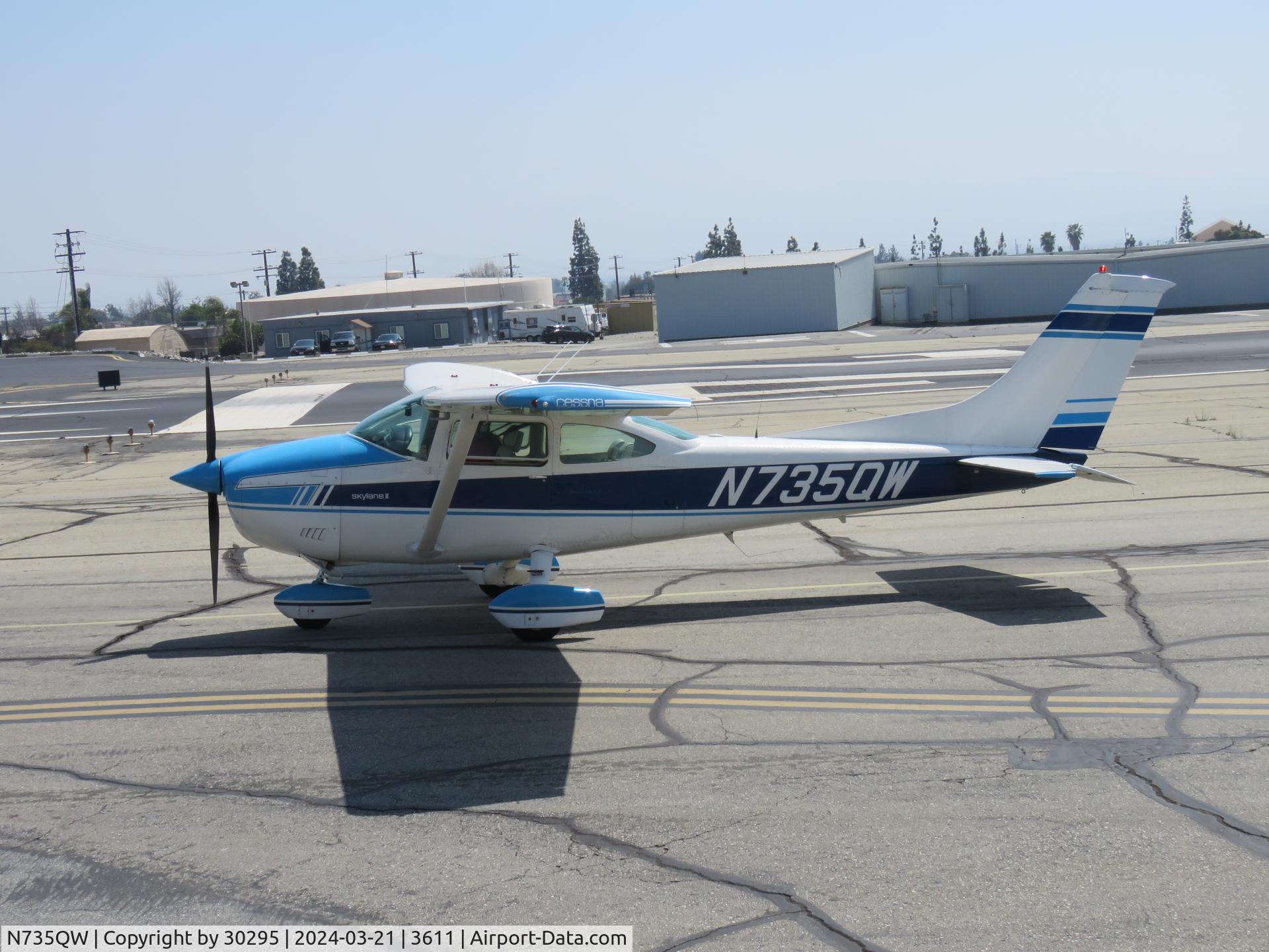 N735QW, 1977 Cessna 182Q Skylane C/N 18265610, Taxiing