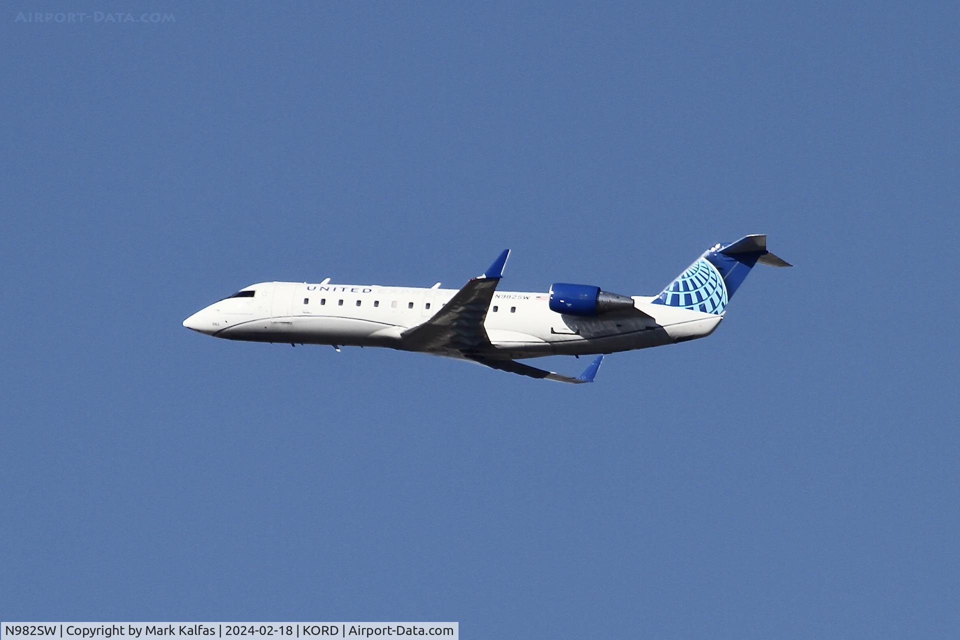 N982SW, 2004 Bombardier CRJ-200 (CL-600-2B19) C/N 7956, CRJ2 SkyWest/United Express BOMBARDIER INC CL-600-2B19,N982SW SKW5458 ORD-FSD