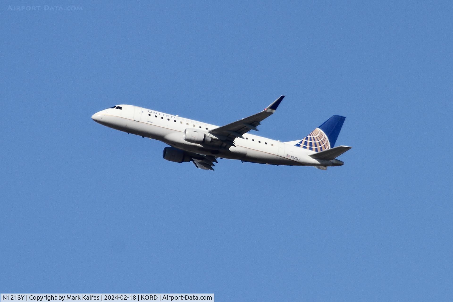 N121SY, 2014 Embraer 175LR (ERJ-170-200LR) C/N 17000430, E75L SkyWest/United Express EMBRAER 175 N121SY SKW5214 ORD-ROC