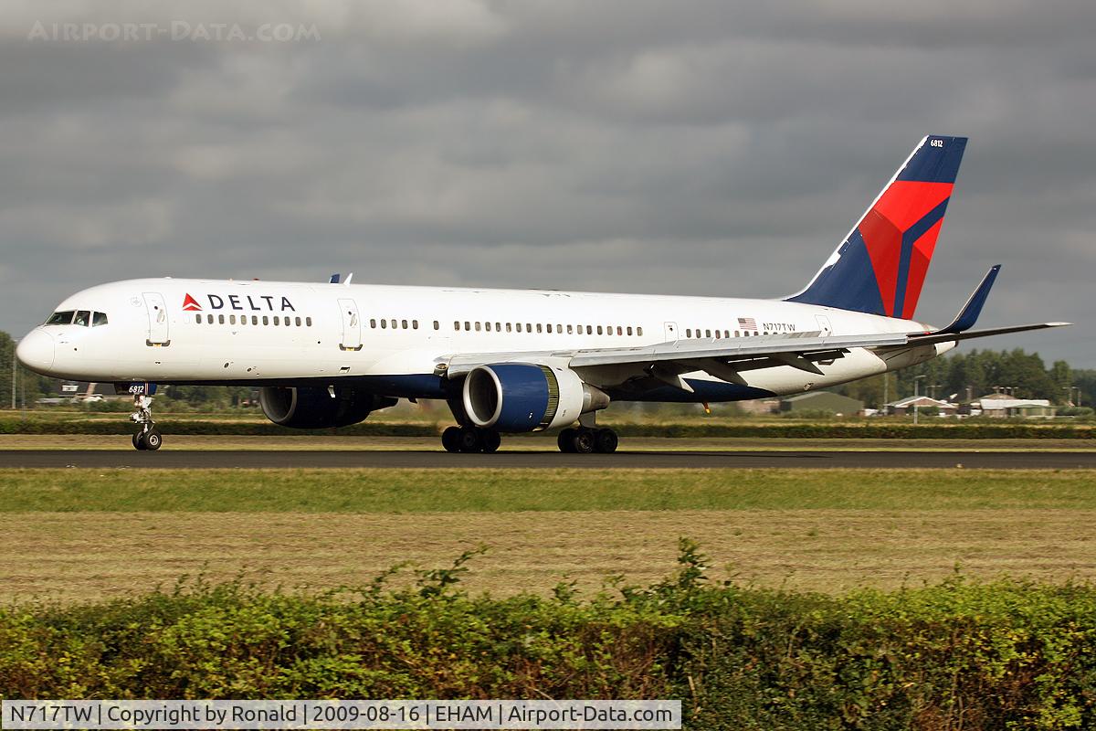 N717TW, 1999 Boeing 757-231 C/N 28485, at spl