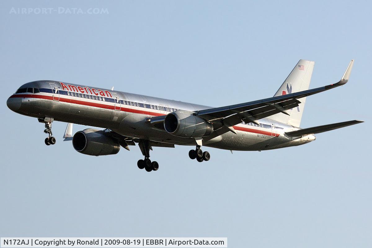 N172AJ, 2002 Boeing 757-223 C/N 32400, at ebbr