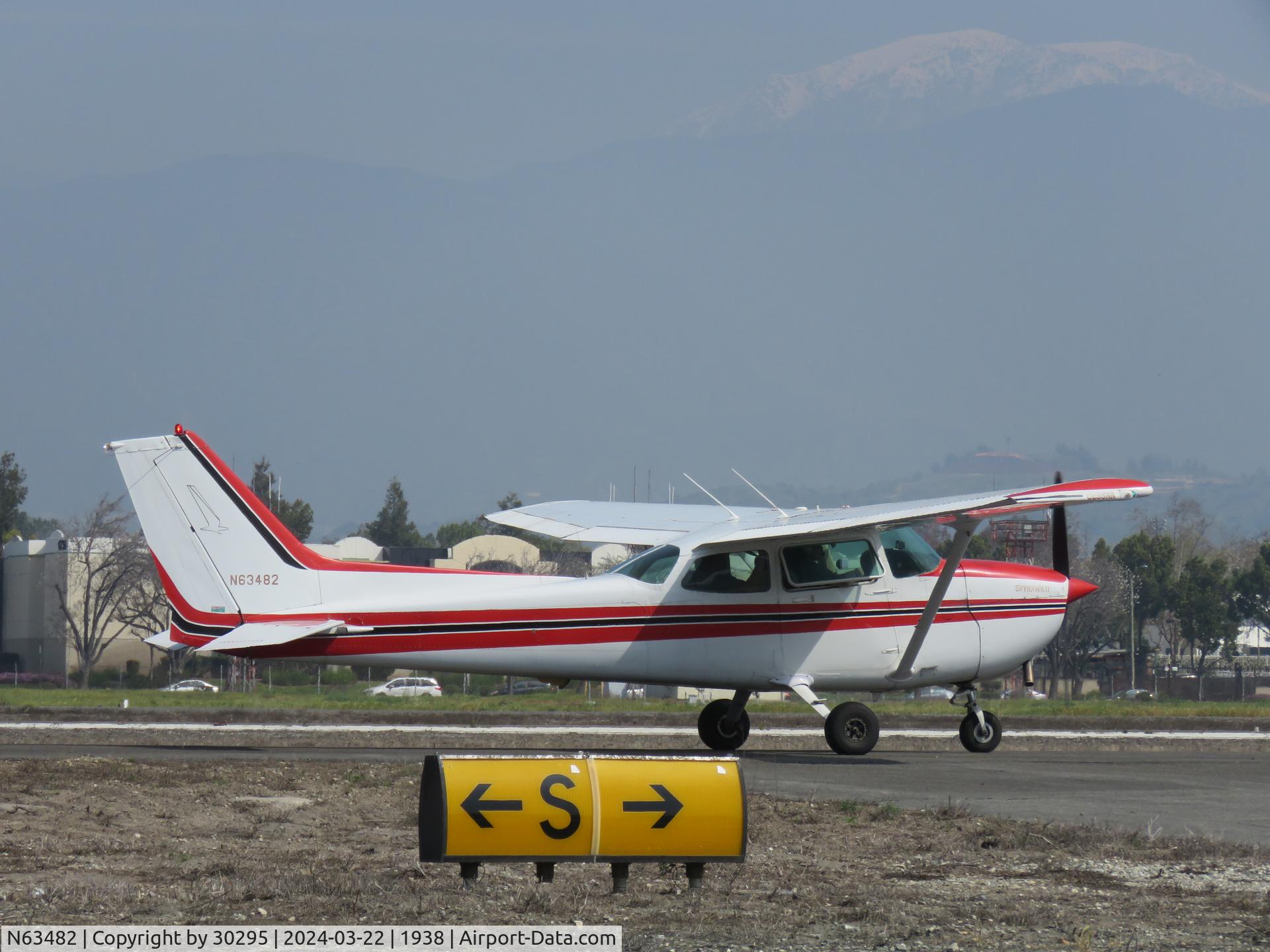 N63482, 1981 Cessna 172P C/N 17275437, Taxiing