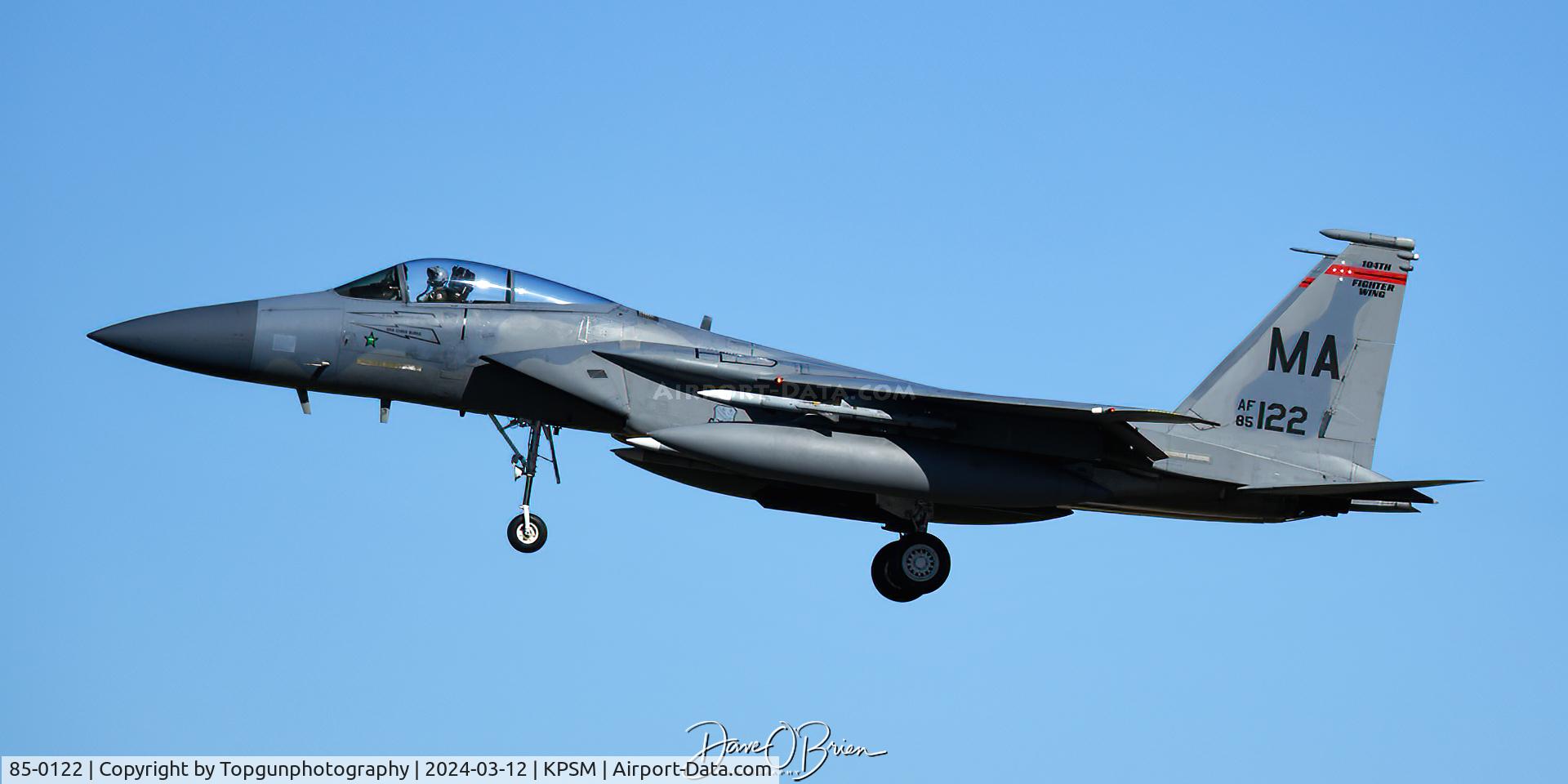 85-0122, McDonnell Douglas F-15C Eagle C/N 0978/C364, Nice surprise when you're spotting and the neighboring unit wants to do a missed approach on their way back home.
SLAM41 taking the lead