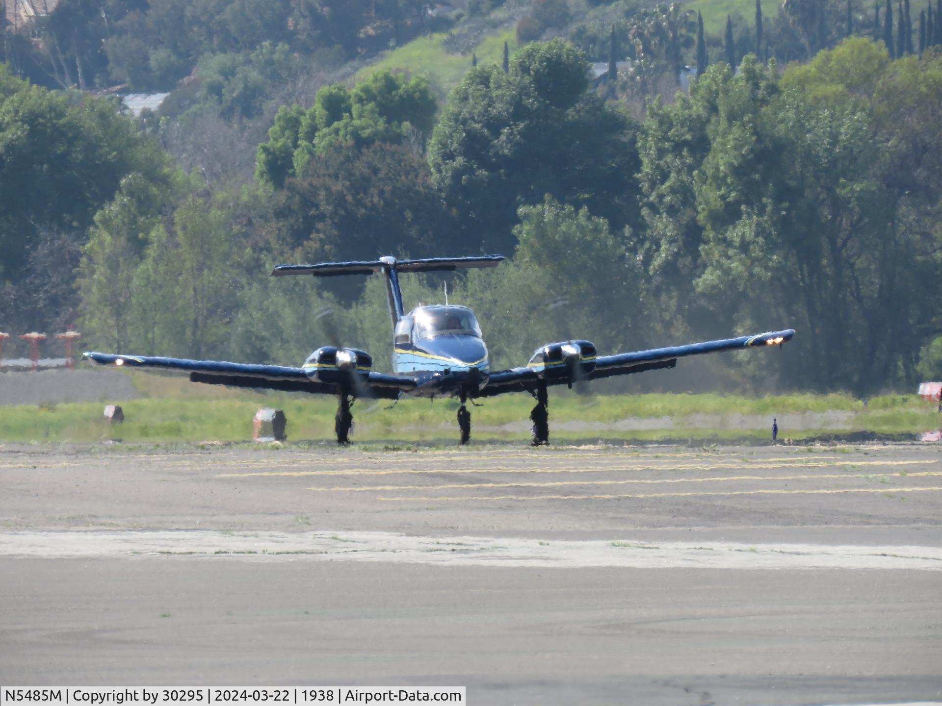 N5485M, 1978 Beech 76 Duchess C/N ME-32, Taxiing