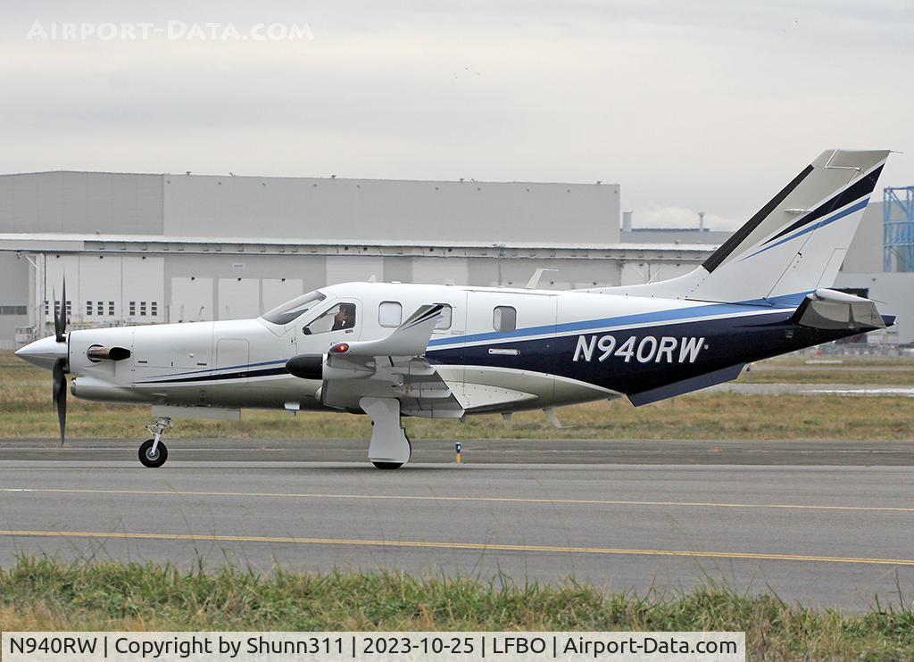 N940RW, 2019 Daher TBM-940 C/N 1303, Taxiing to the General Aviation...