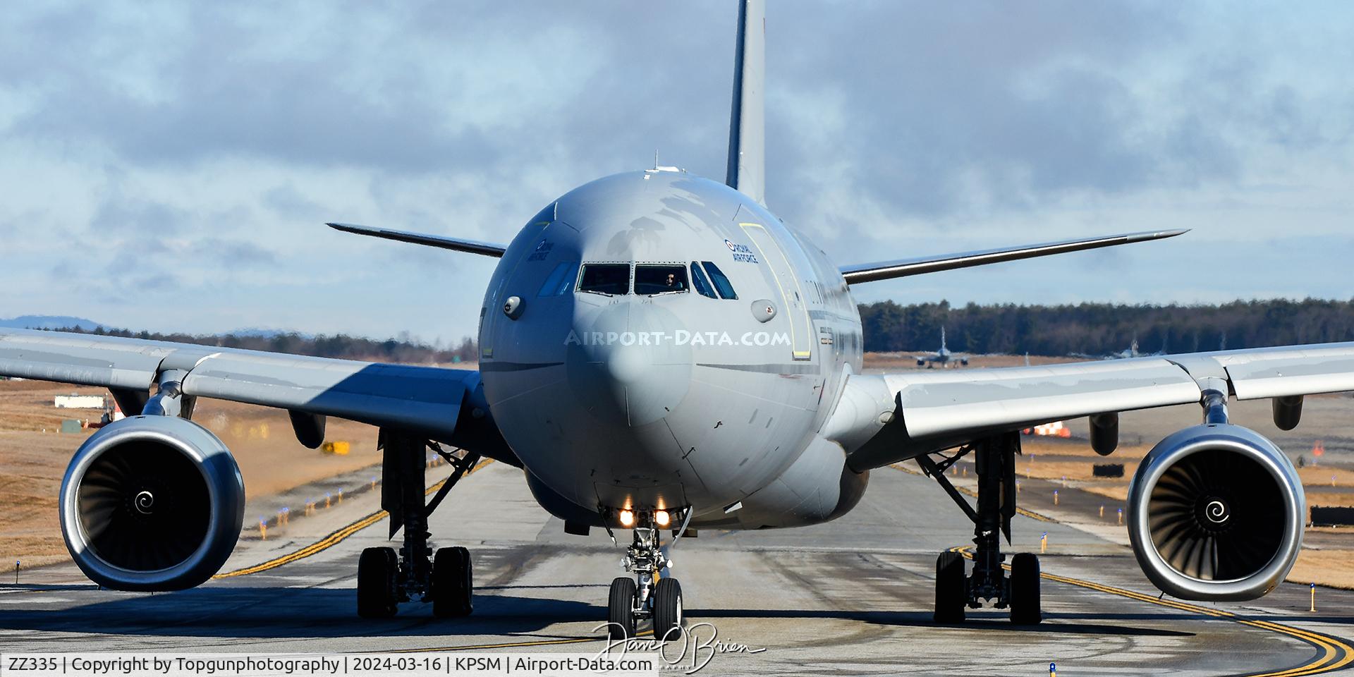 ZZ335, 2012 Airbus KC2 Voyager (A330-243MRTT) C/N 1334, ASCOT9240 following her 2 chics to RW34