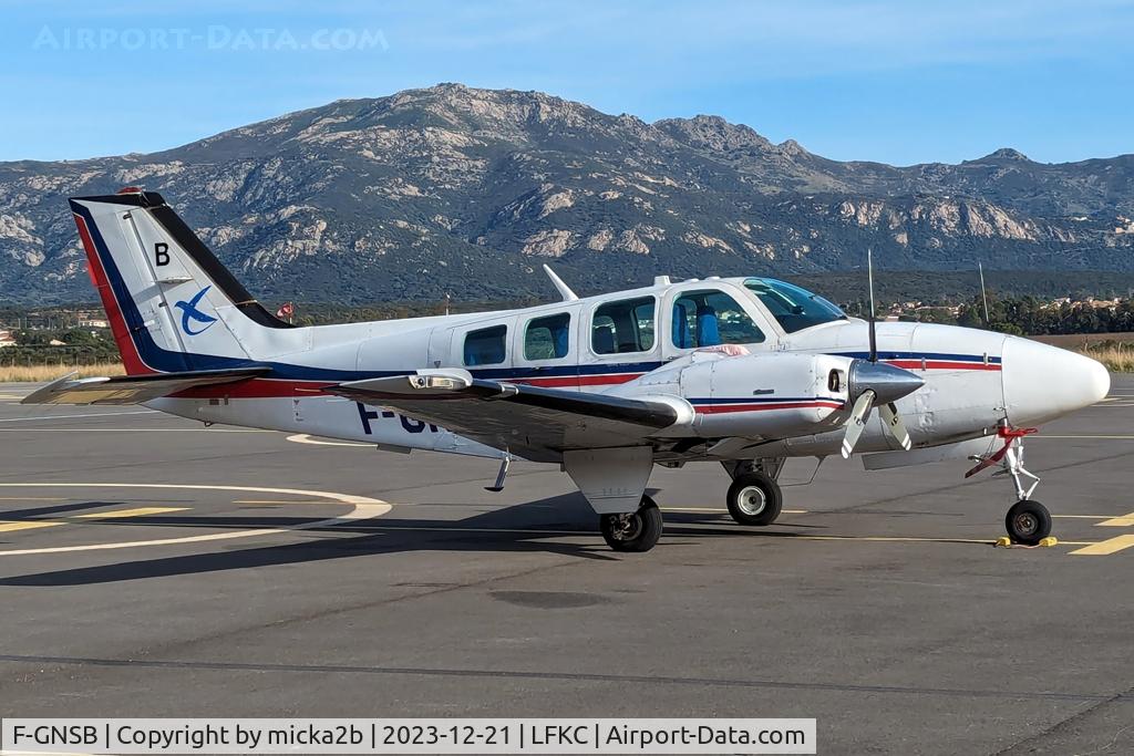 F-GNSB, Beech 58 Baron C/N TH-1702, Parked
