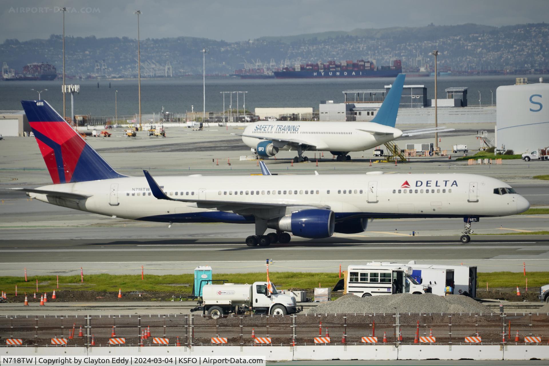N718TW, 1999 Boeing 757-231 C/N 28486, Sky Terrace SFO 2024.