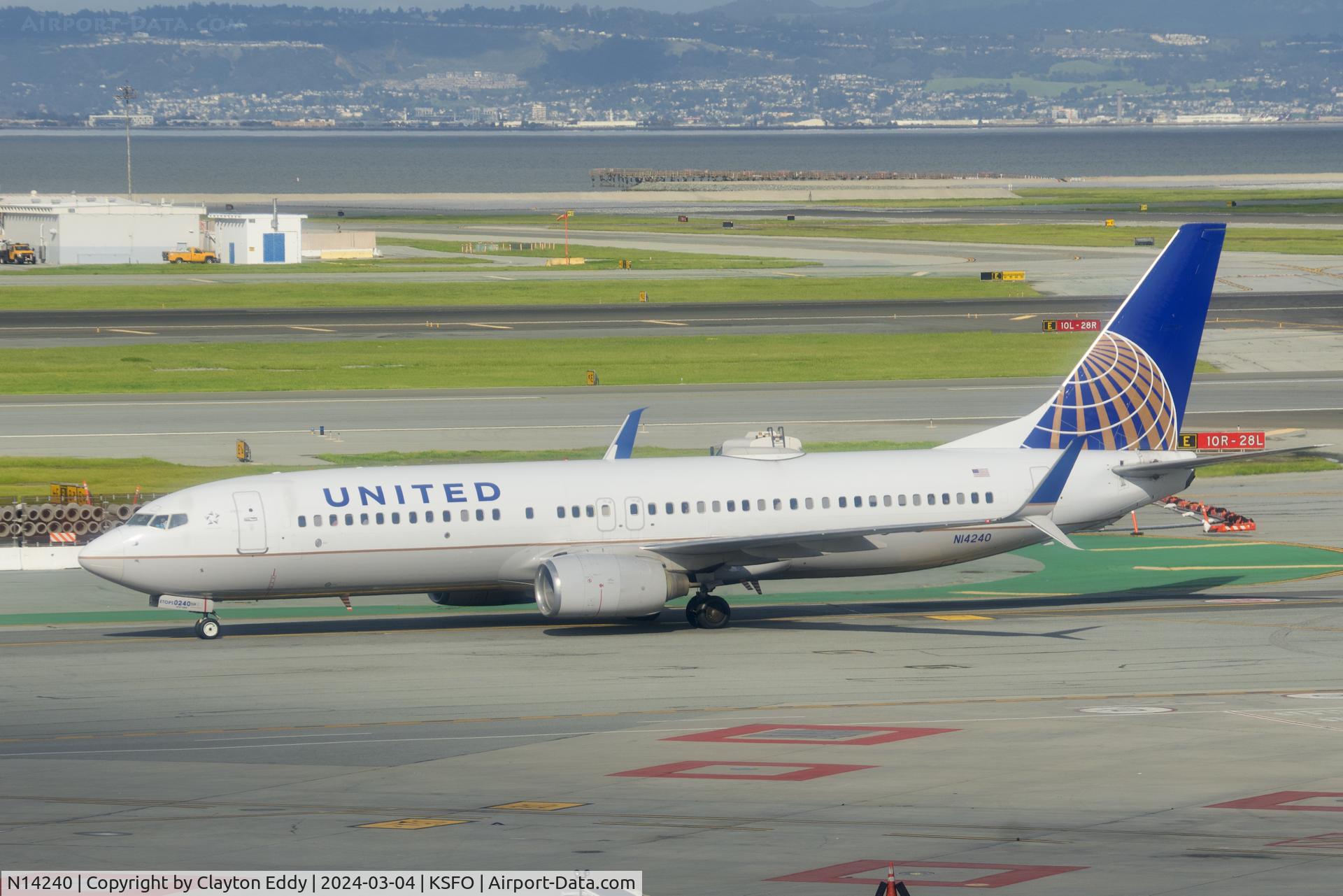 N14240, 1999 Boeing 737-824 C/N 28952, Sky Terrace SFO 2024.