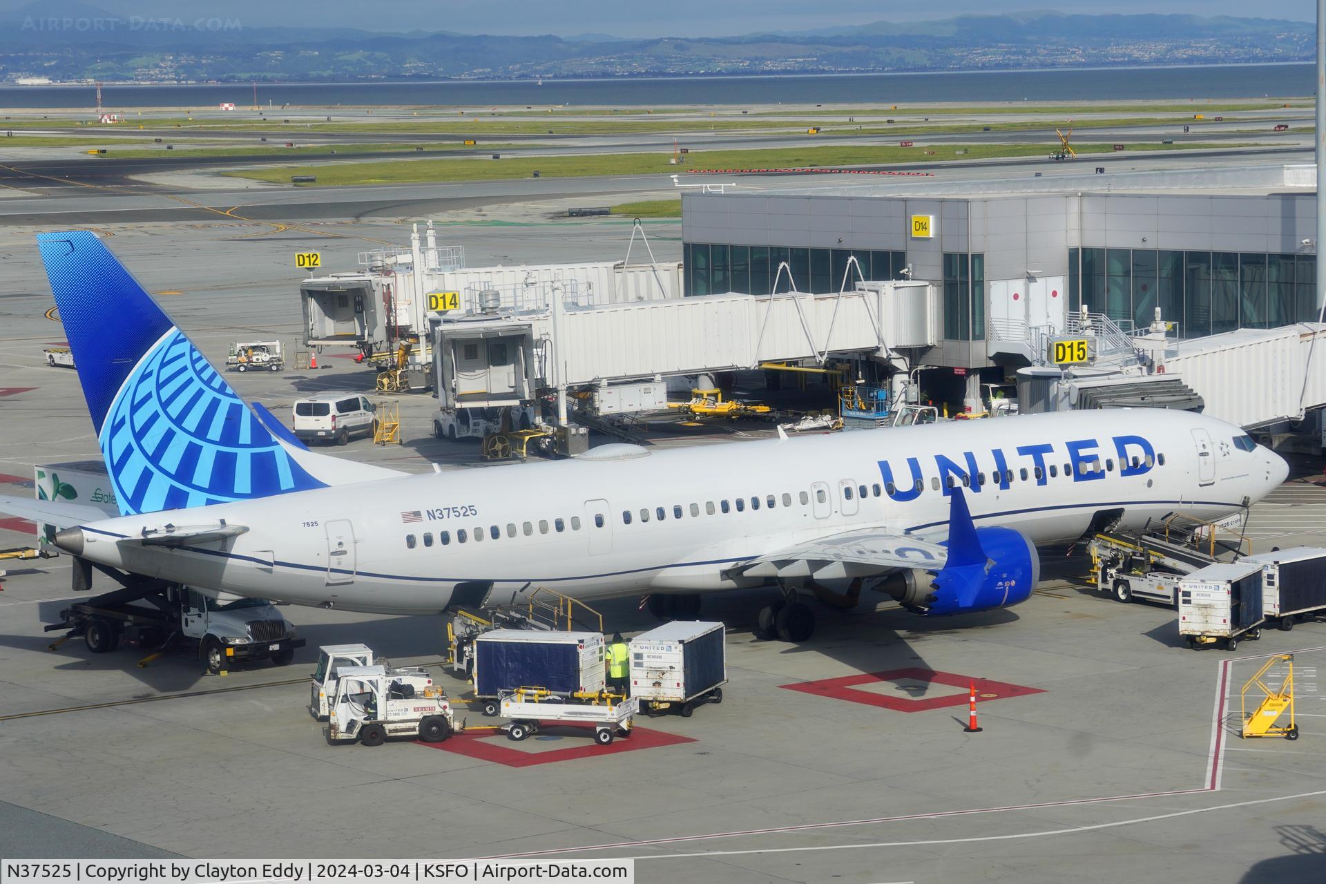 N37525, 2019 Boeing 737-9 MAX C/N 64500, Sky Terrace SFO 2024.