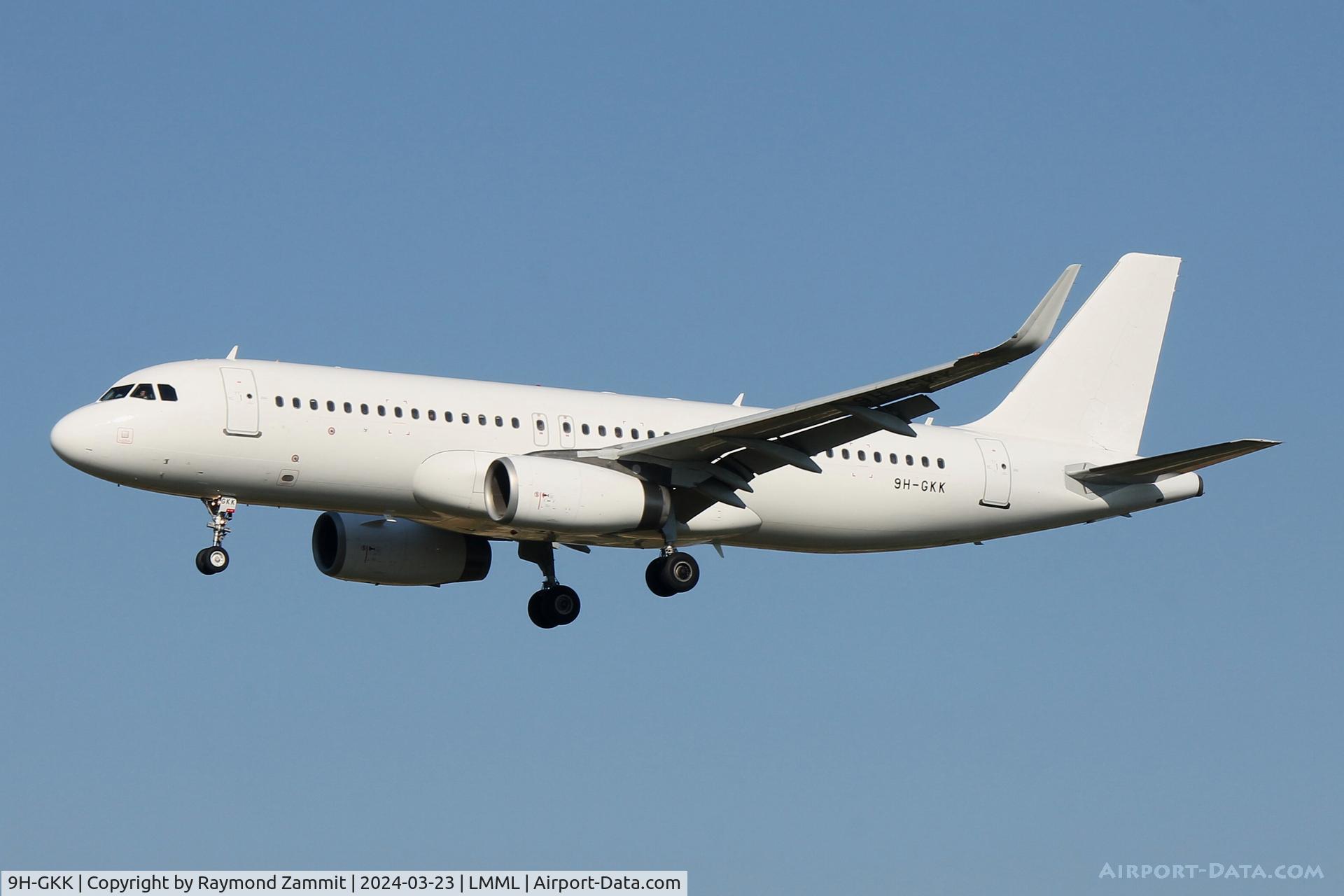 9H-GKK, Airbus 323-232 C/N 6865, A320 9H-GKK Avion Express Malta
