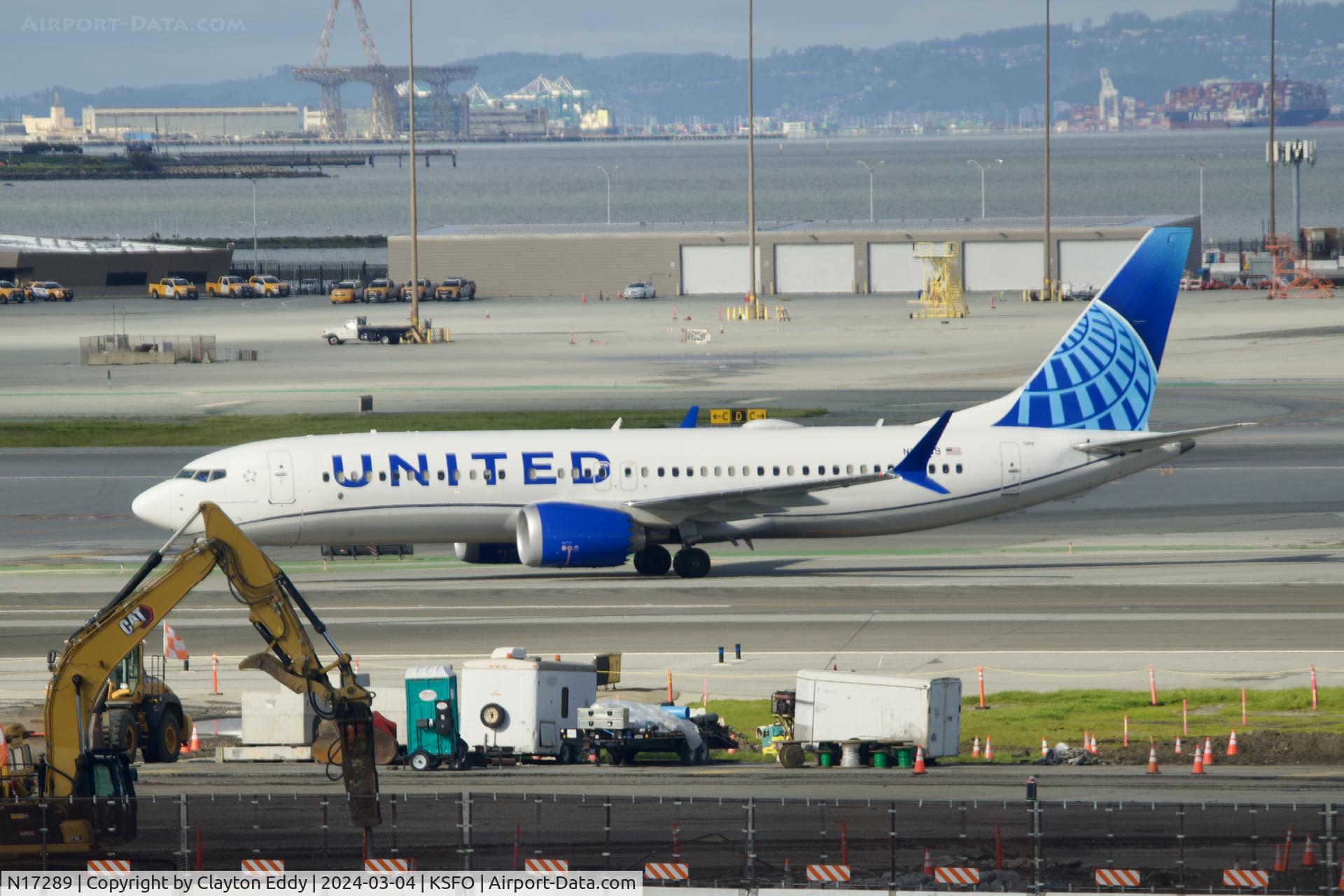 N17289, 2023 Boeing 737-8 MAX C/N 60712, Sky Terrace SFO 2024.