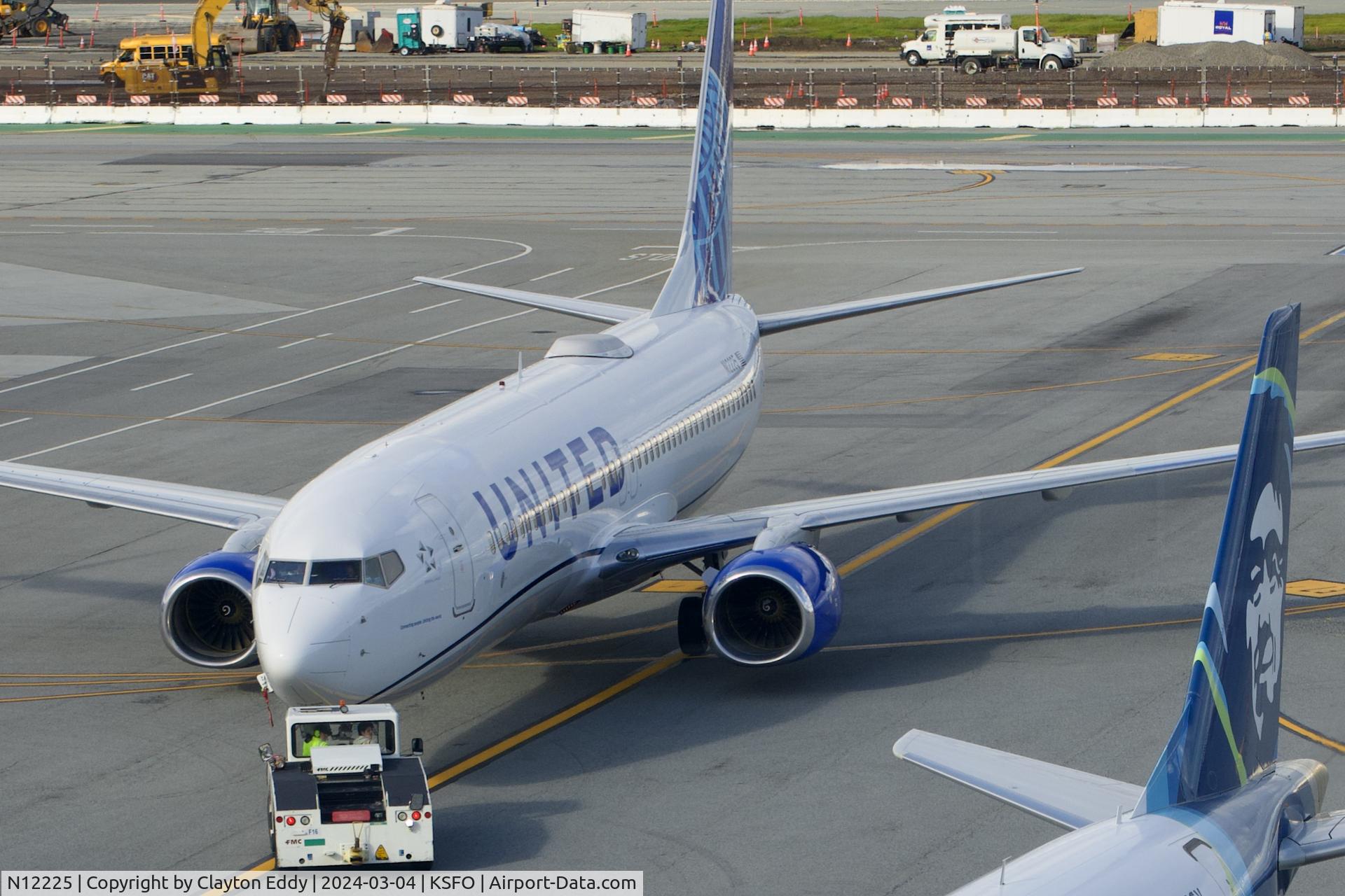 N12225, 1998 Boeing 737-824 C/N 28934, Sky Terrace SFO 2024.