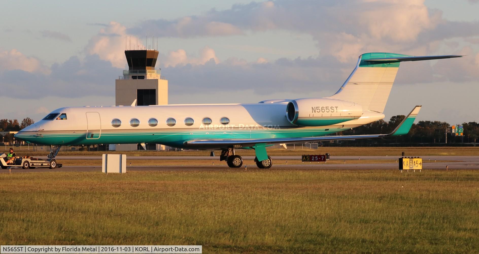 N565ST, 2004 Gulfstream Aerospace GV-SP (G550) C/N 5015, NBAA 2016 zx