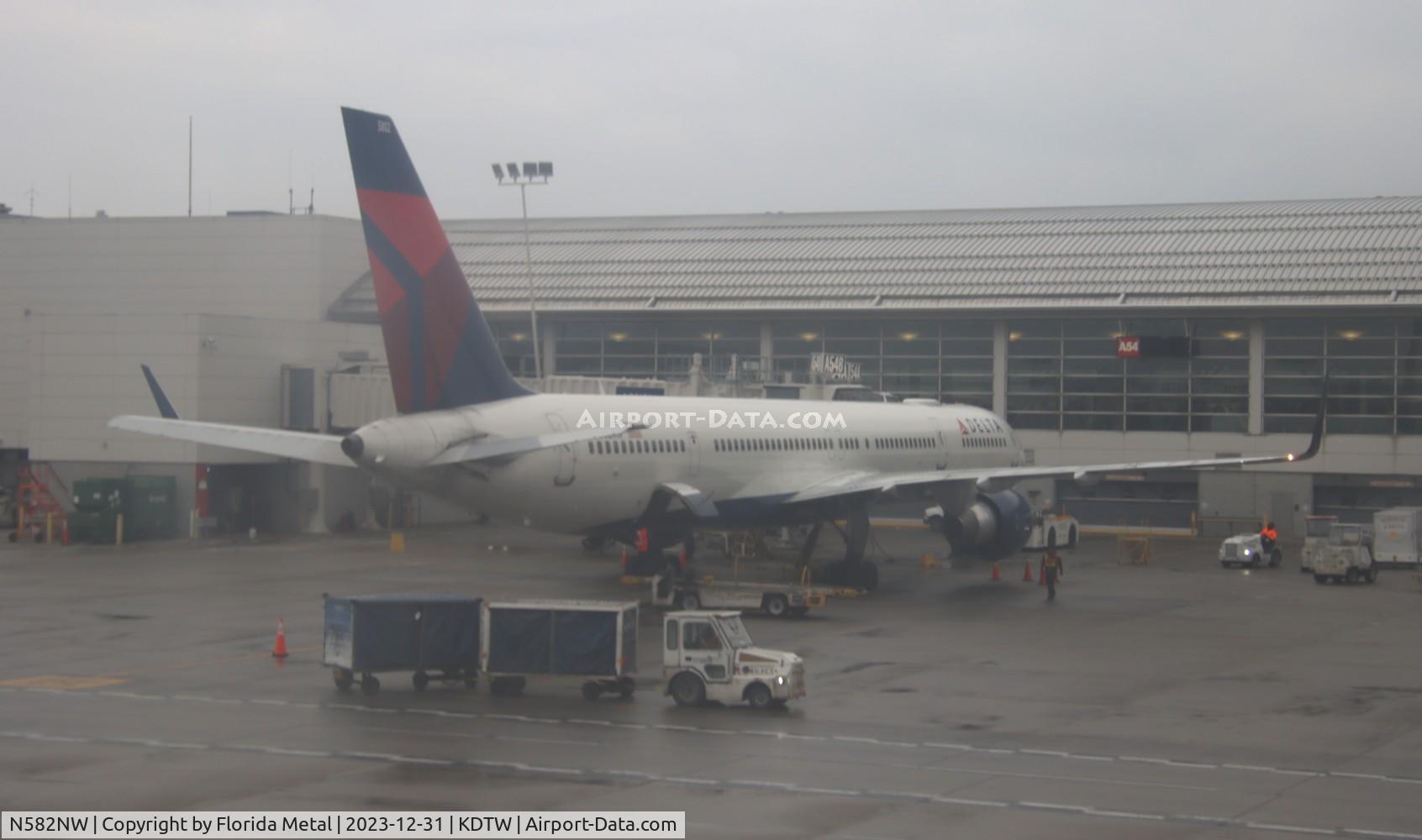 N582NW, 2002 Boeing 757-351 C/N 32981, DAL 753 zx