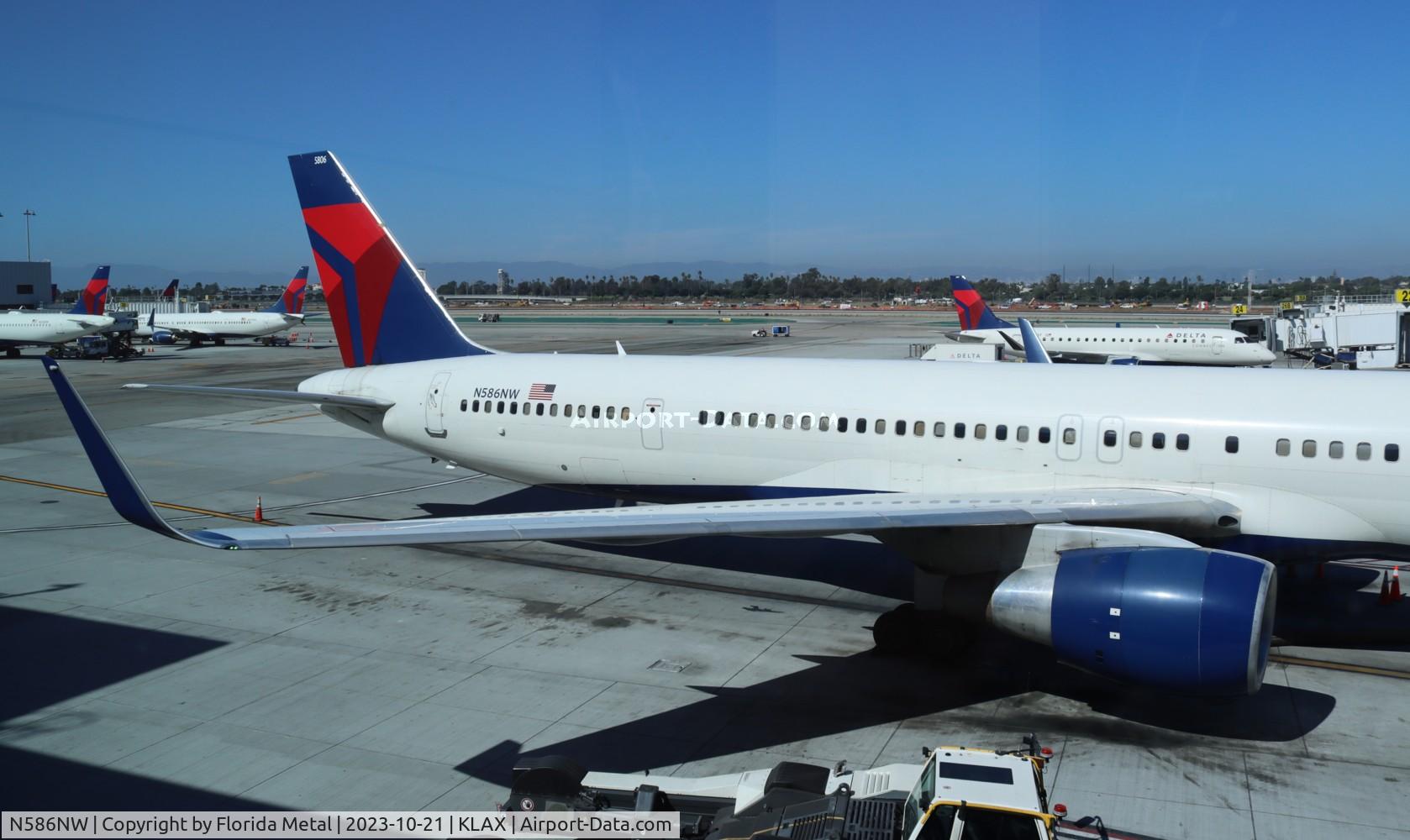 N586NW, 2002 Boeing 757-351 C/N 32987, DAL 753 zx