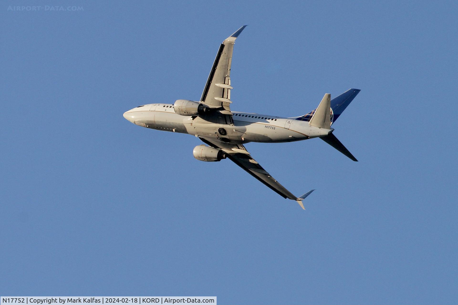 N17752, 1999 Boeing 737-71Q C/N 29048, B737 United Airlines Boeing 737-724 N17752 UAL356 ORD-LGA
