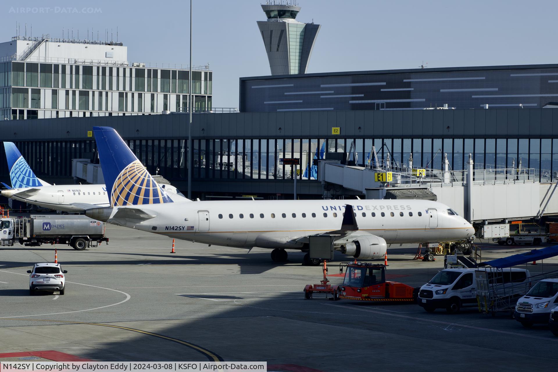 N142SY, 2015 Embraer 175LR (ERJ-170-200LR) C/N 17000475, SFO 2024.