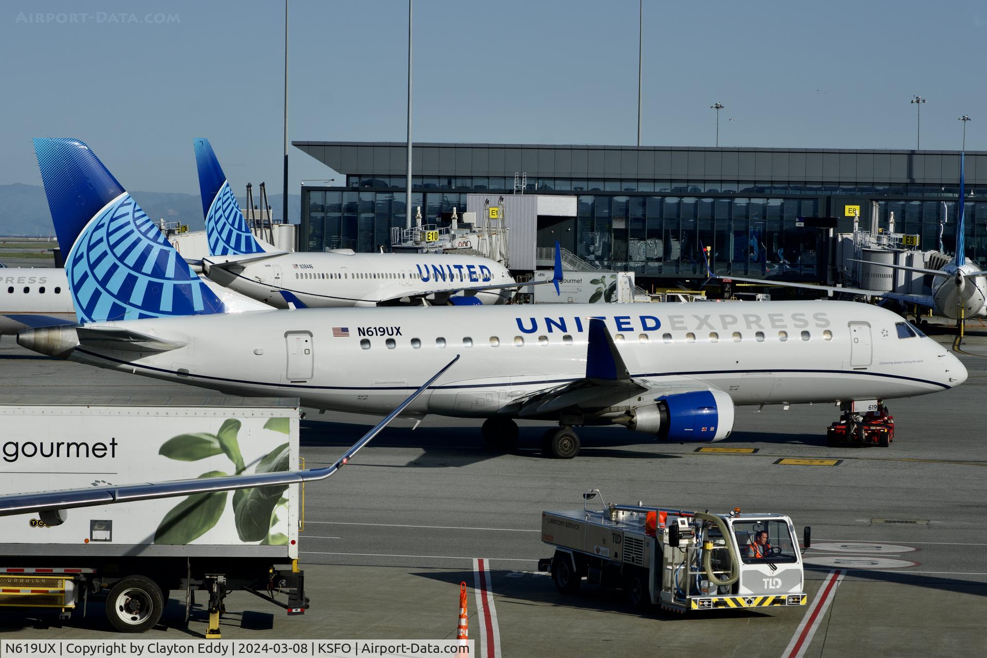 N619UX, 2019 Embraer 175LR (ERJ-170-200LR) C/N 17000821, SFO 2024.