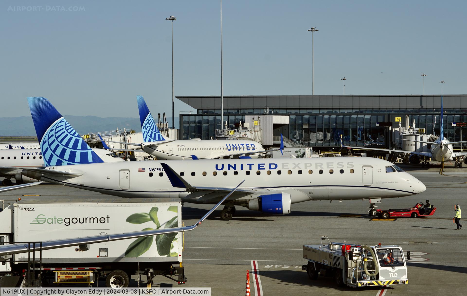N619UX, 2019 Embraer 175LR (ERJ-170-200LR) C/N 17000821, SFO 2024.