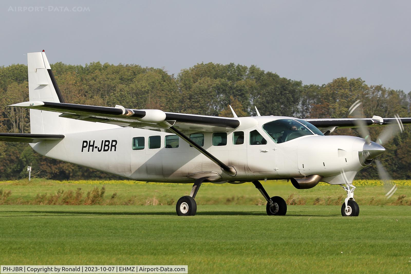 PH-JBR, 1999 Cessna 208B Grand Caravan C/N 208B0762, at ehmz