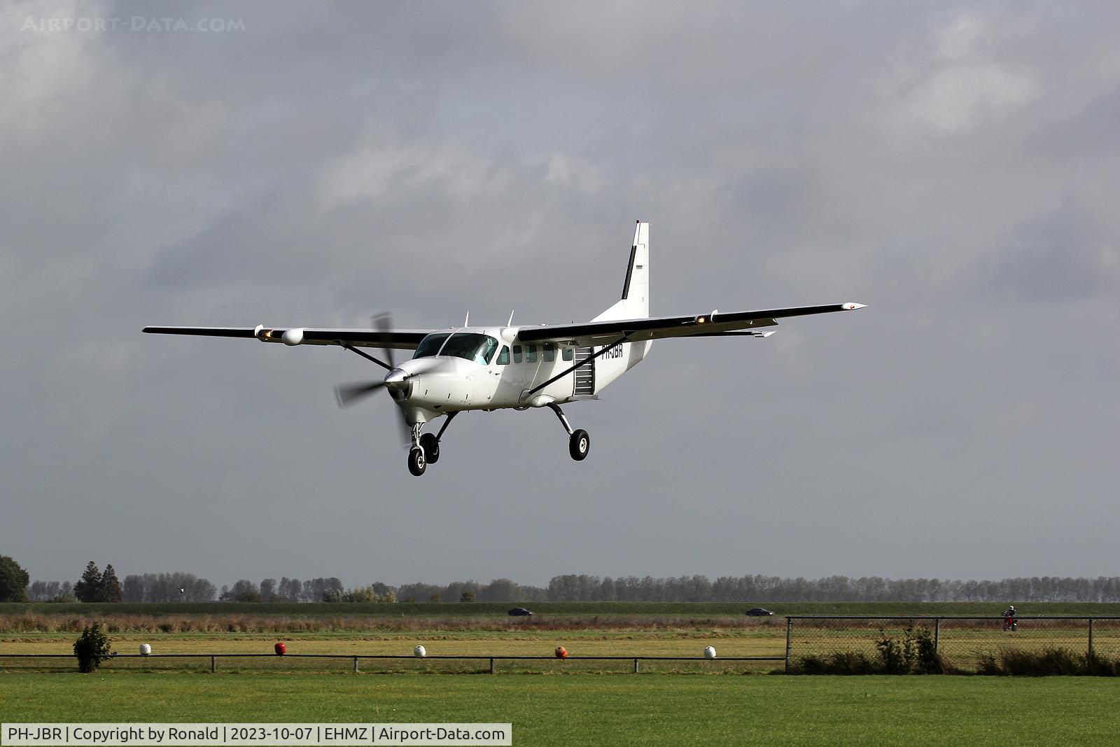 PH-JBR, 1999 Cessna 208B Grand Caravan C/N 208B0762, at ehmz