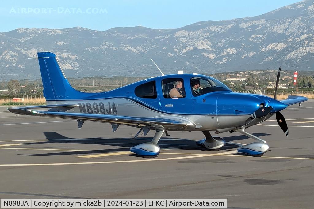 N898JA, 2006 Cirrus SR22 GTS C/N 1963, Parked
