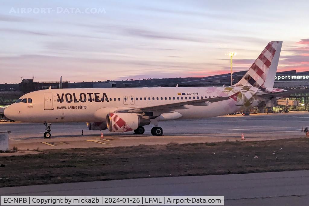 EC-NPB, 2009 Airbus A320-214 C/N 3949, Parked
