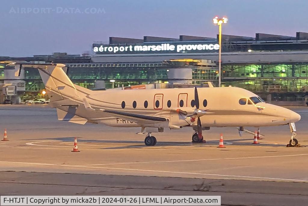 F-HTJT, 1997 Beech 1900D C/N UE-288, Parked