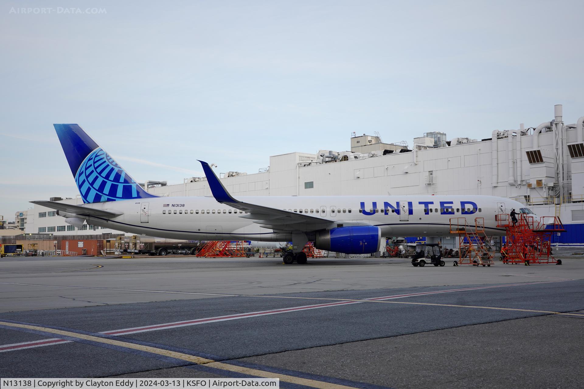 N13138, 1999 Boeing 757-224 C/N 30351, SFO 2024.