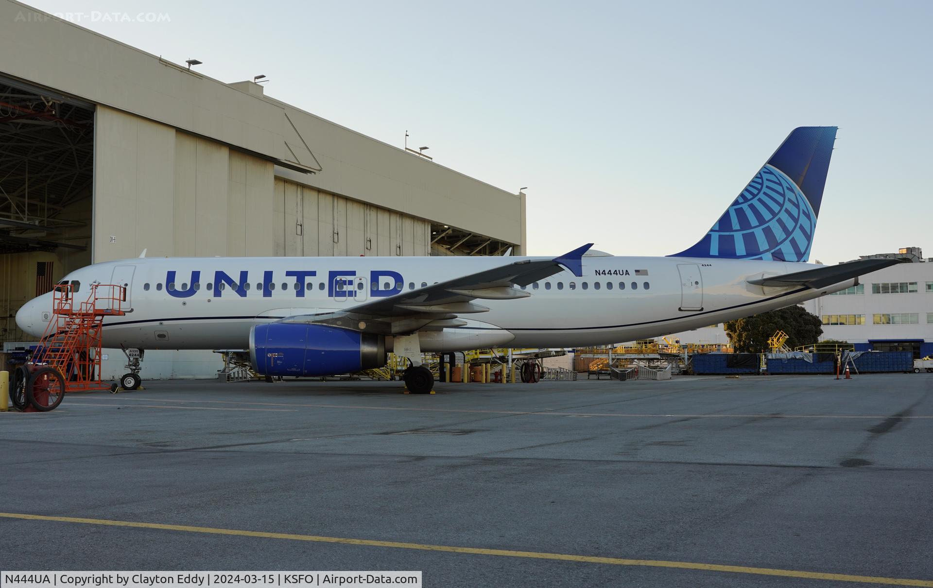 N444UA, 1998 Airbus A320-232 C/N 824, SFO 2024.