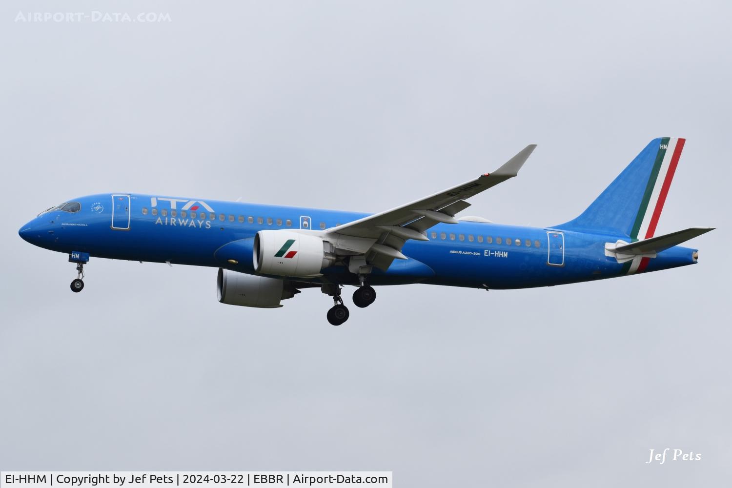 EI-HHM, 2023 Airbus A220-371 C/N 55235, Final approach for Rwy 25L at Brussels Airport.