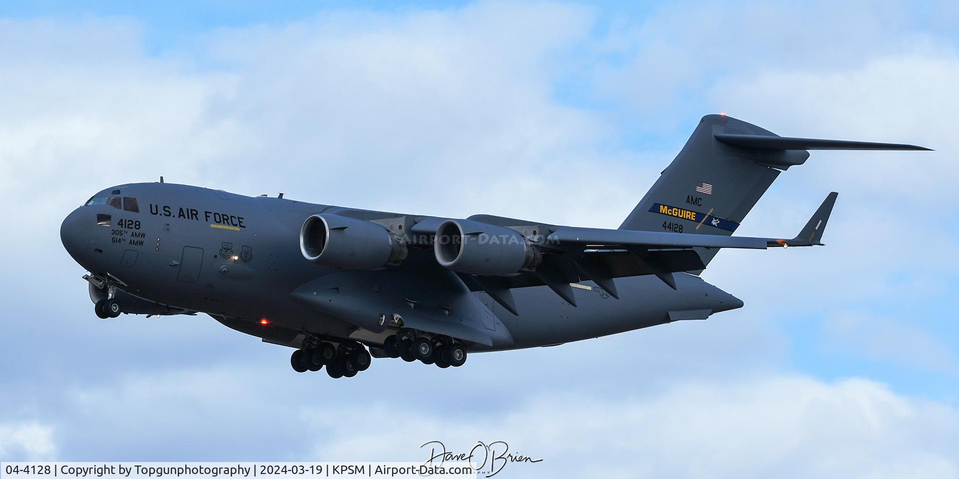 04-4128, 2004 Boeing C-17A Globemaster III C/N P-128, REACH269 coming in from overseas.