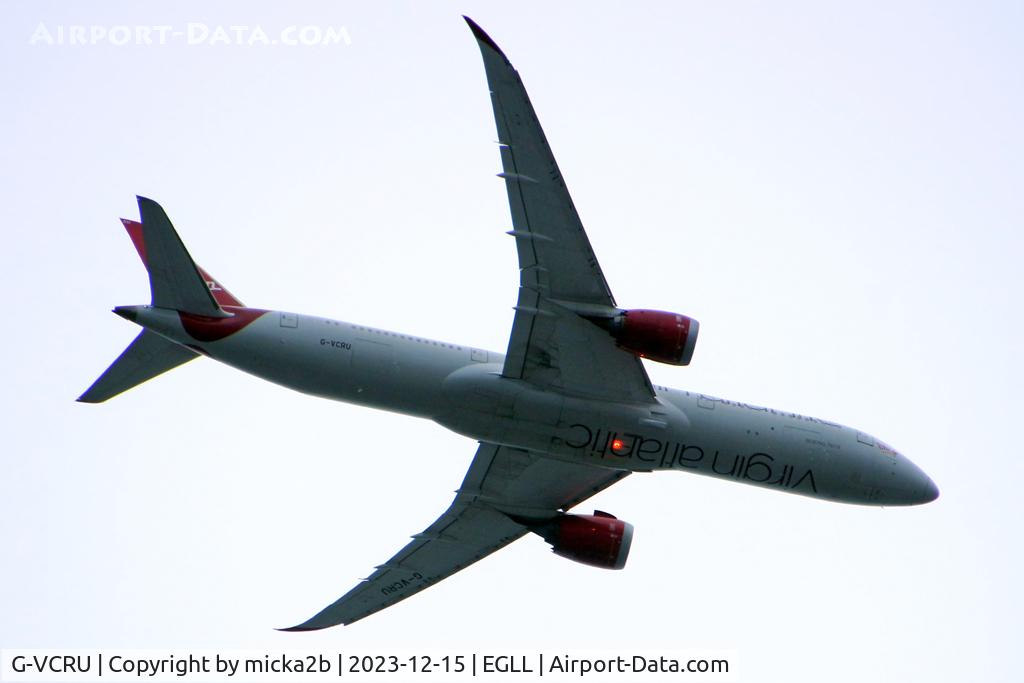 G-VCRU, 2015 Boeing 787-9 Dreamliner C/N 37972, In flight