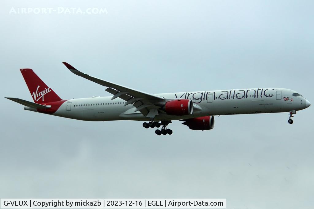 G-VLUX, 2019 Airbus A350-1041 C/N 274, Landing