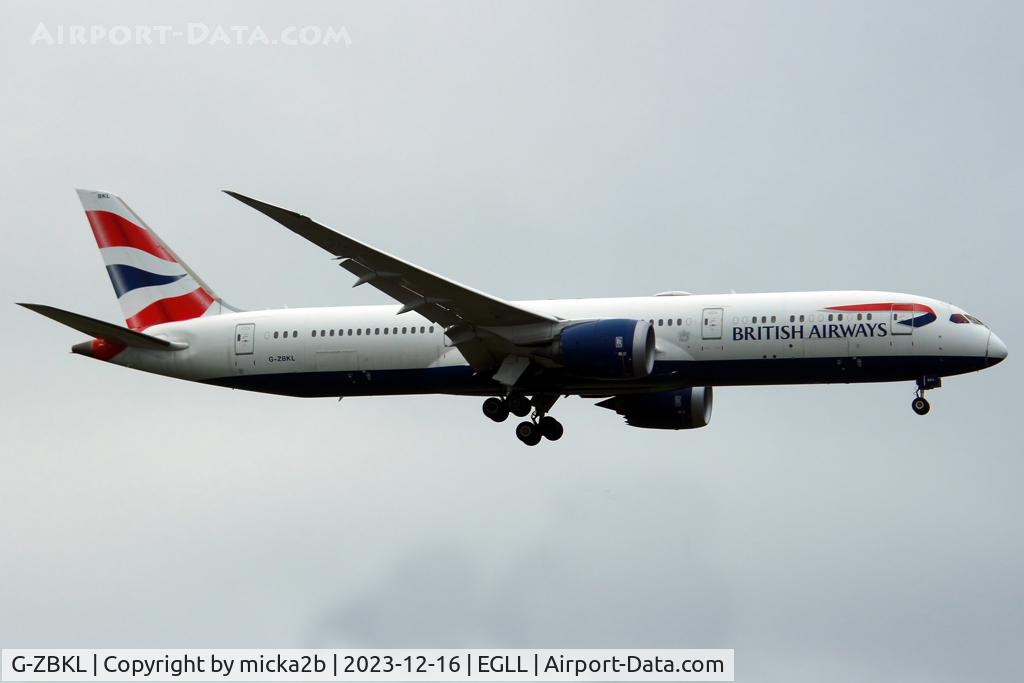 G-ZBKL, 2016 Boeing 787-9 Dreamliner C/N 38628, Landing