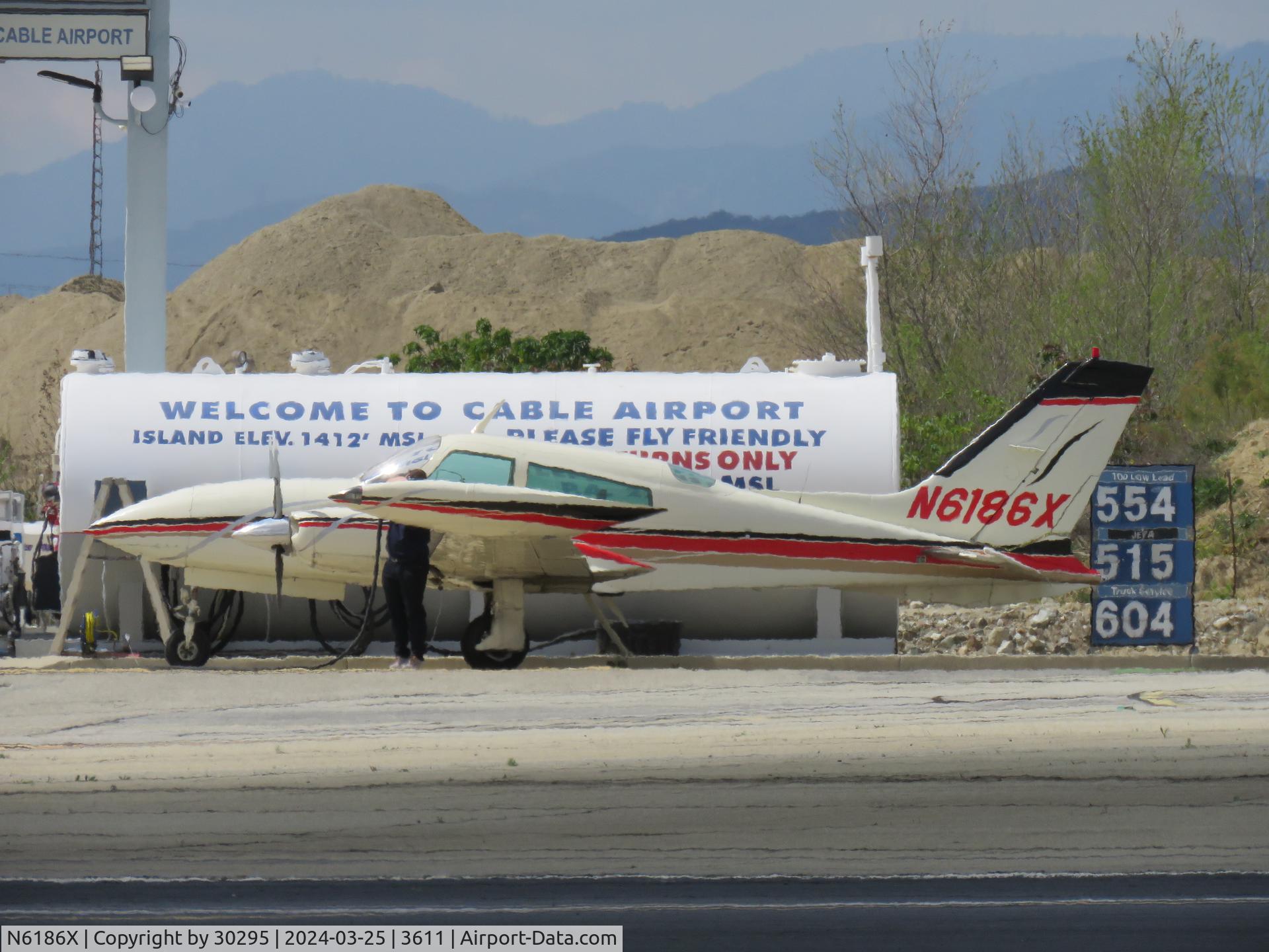 N6186X, 1978 Cessna 310R C/N 310R1325, Fuelling