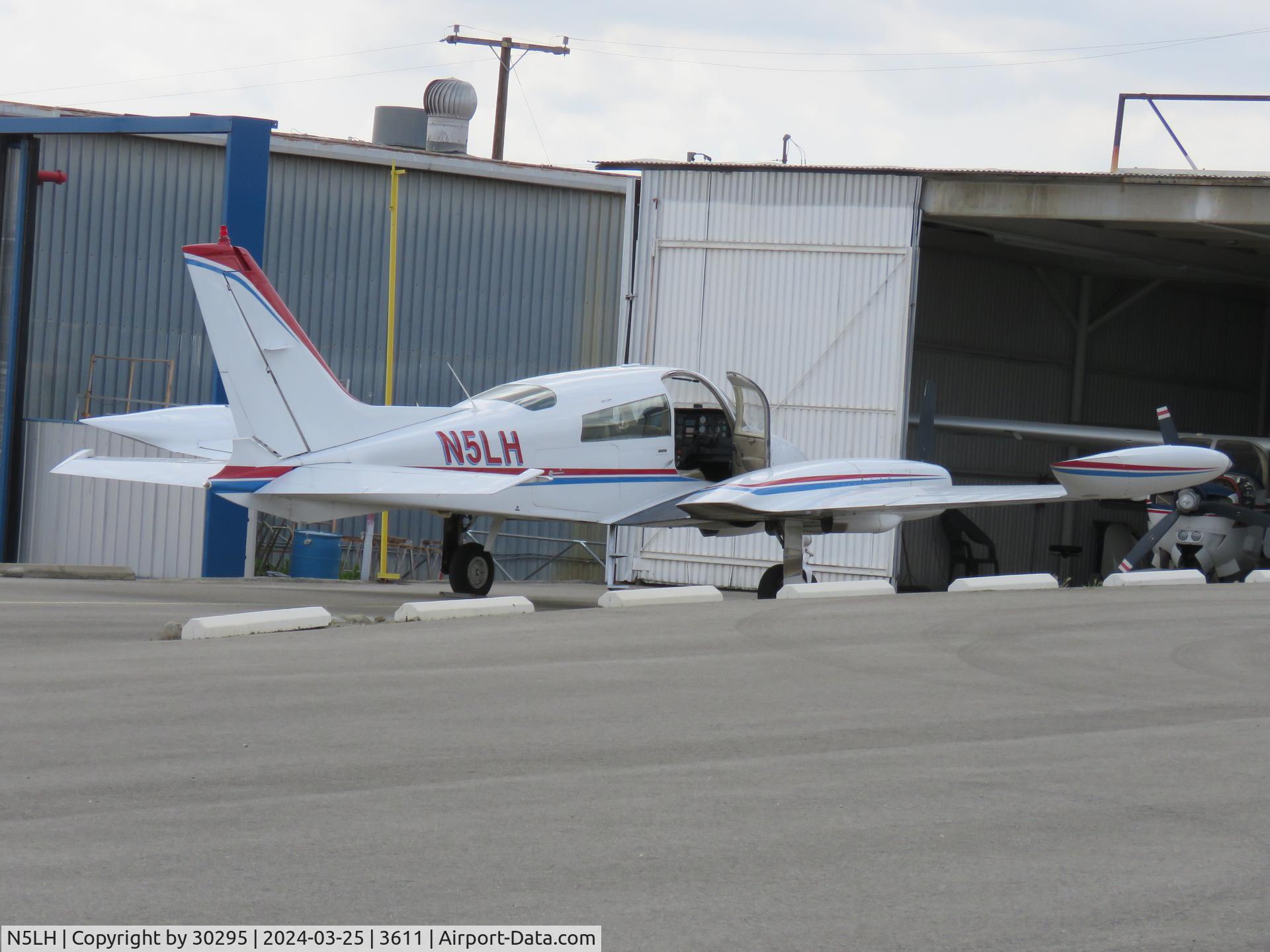 N5LH, 1973 Cessna 310Q C/N 310Q0939, Parked