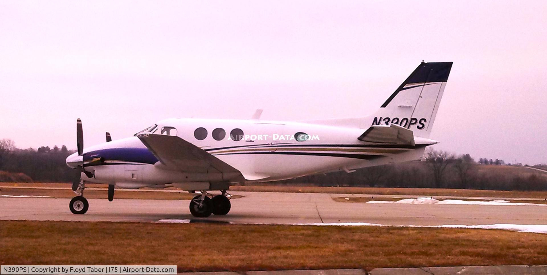N390PS, 1978 Beech E-90 King Air C/N LW-279, On the ramp at Osceola Iowa