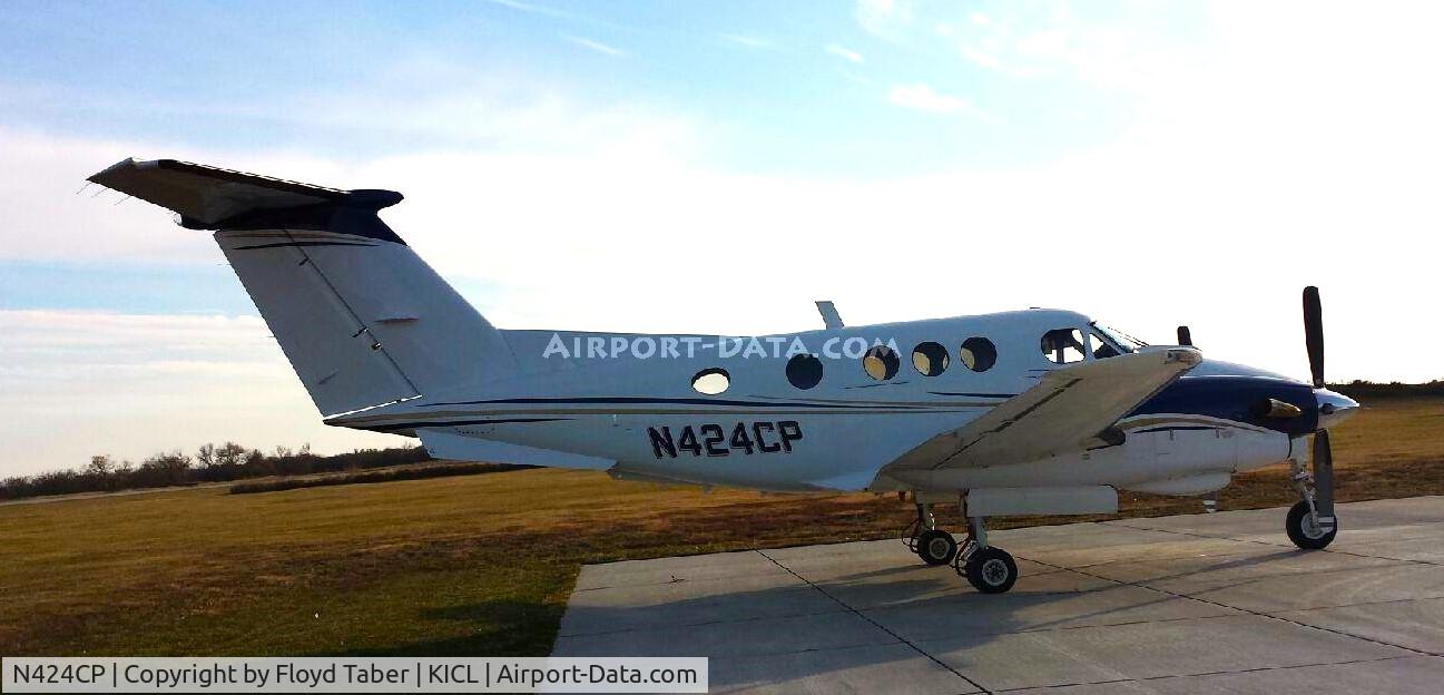 N424CP, 1982 Beech F90 King Air C/N LA-182, On the Ramp Clarinda Iowa