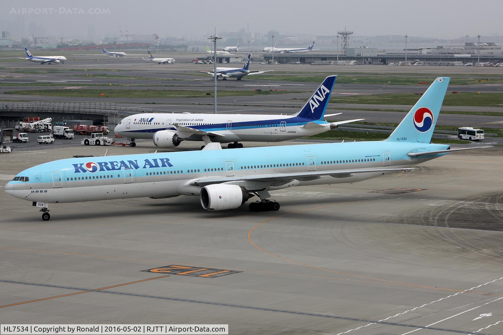 HL7534, 1999 Boeing 777-3B5 C/N 27950, at hnd