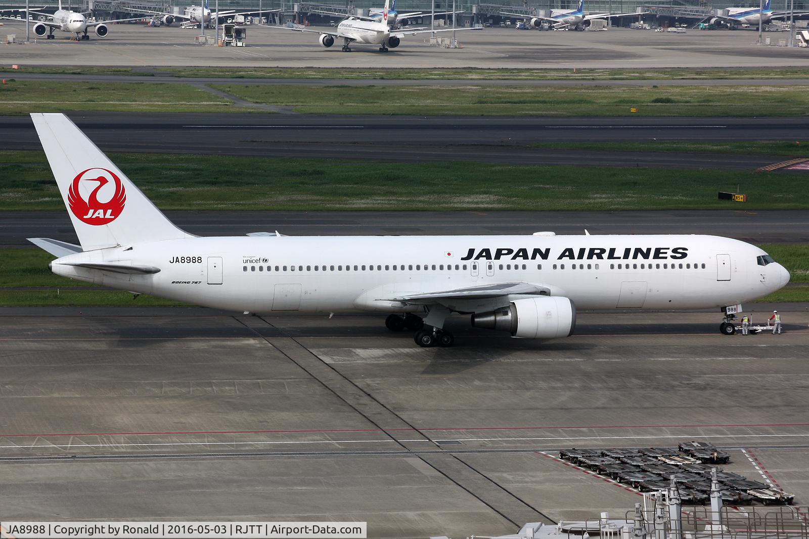 JA8988, Boeing 767-346 C/N 29863, at hnd