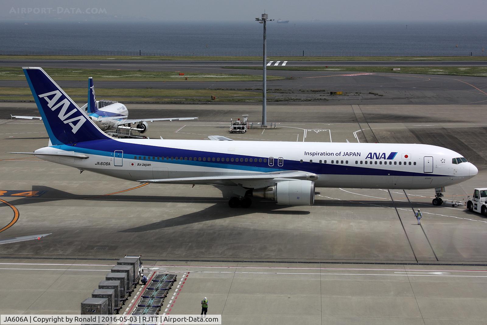 JA606A, 2002 Boeing 767-381/ER C/N 32975, at hnd
