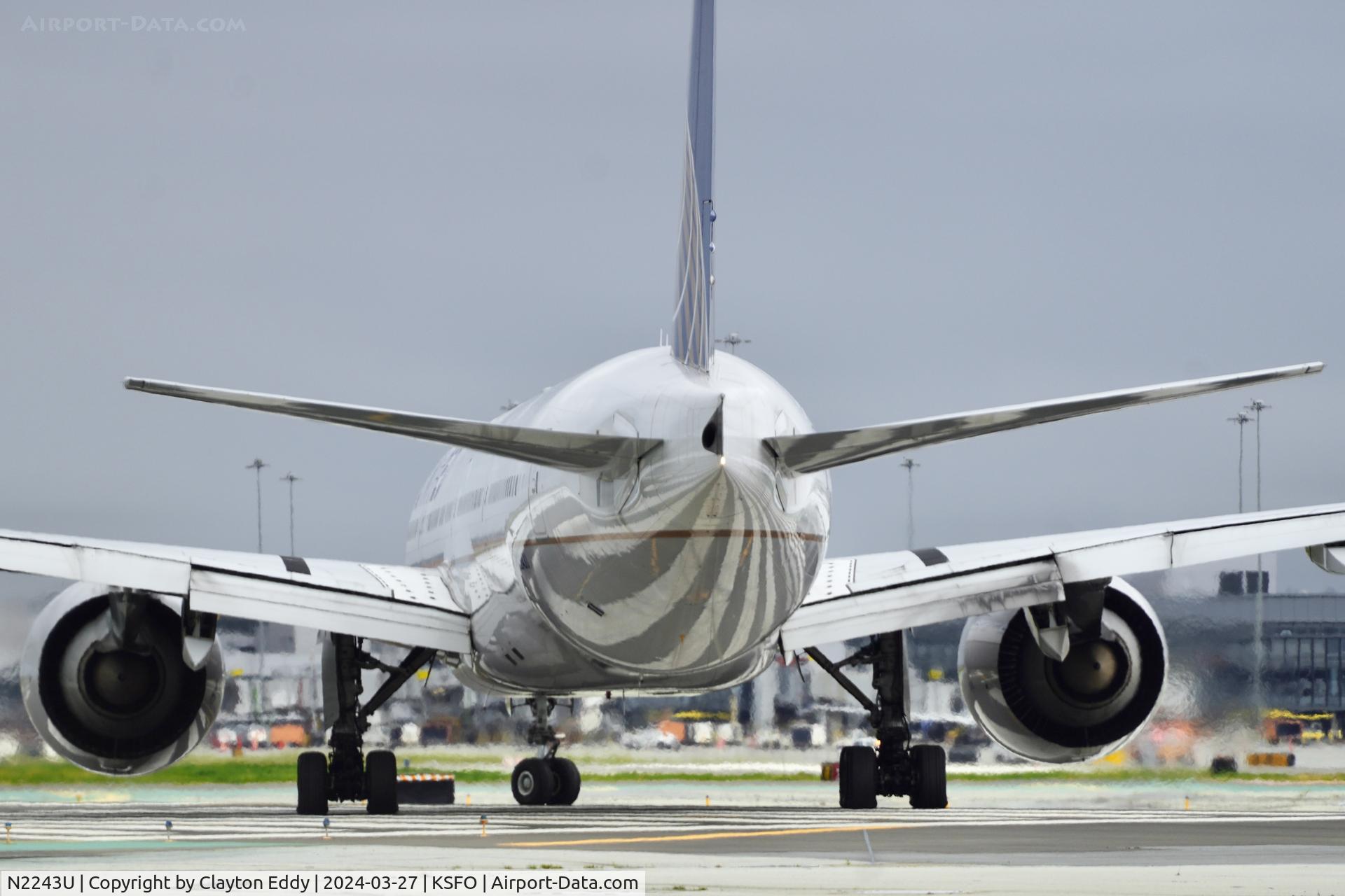 N2243U, 2017 Boeing 777-300/ER C/N 63723, Runway 10 SFO 2024.